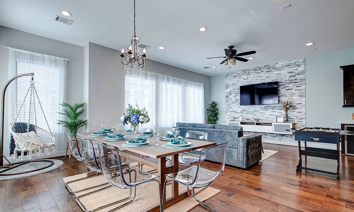 Northside House | Stunning Houston Home Near Stadiums, Downtown Views, Sleeps 12