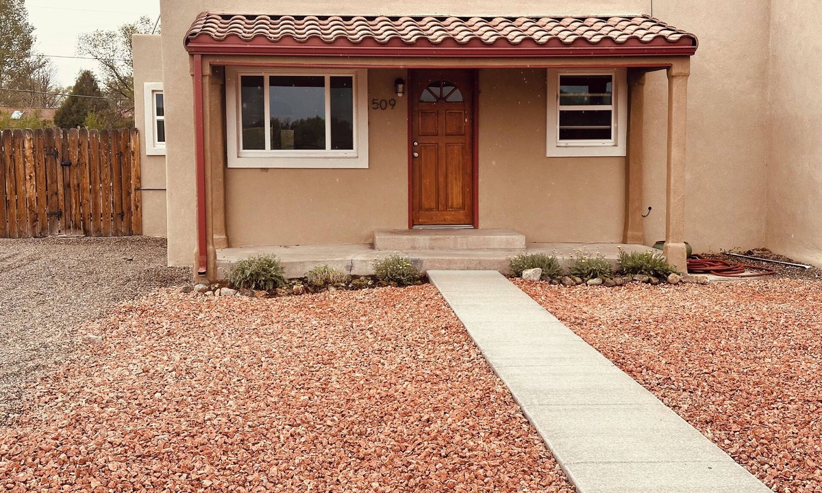 Alamosa House | Stylish, centrally located 2 bedroom home in the high alpine desert town Alamosa