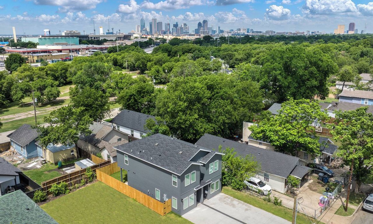 South Dallas - Fair Park House | Stylish New Townhome - Old East Dallas - Near Downtown & Fair Park