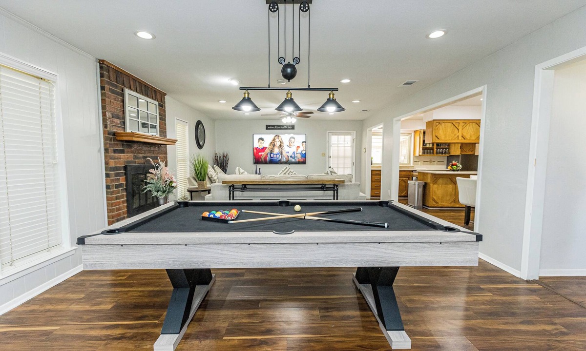 North Richland Hills House | Suburban Oasis,Pool& Spa, Ping pong, Air Hockey, Pool table & Arcade, Cul De Sac