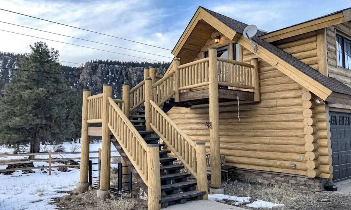 South Fork Apartment | Sun-filled mountain studio with deck, fireplace, & views- near skiing & trails