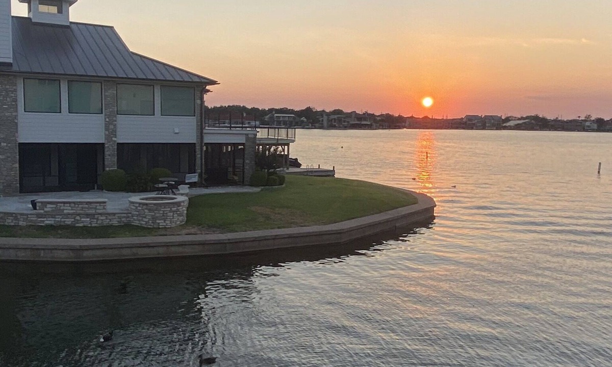 Horseshoe Bay House | Sunshine Daydream HSB Lake LBJ Family Escape! Fish and swim off the dock!