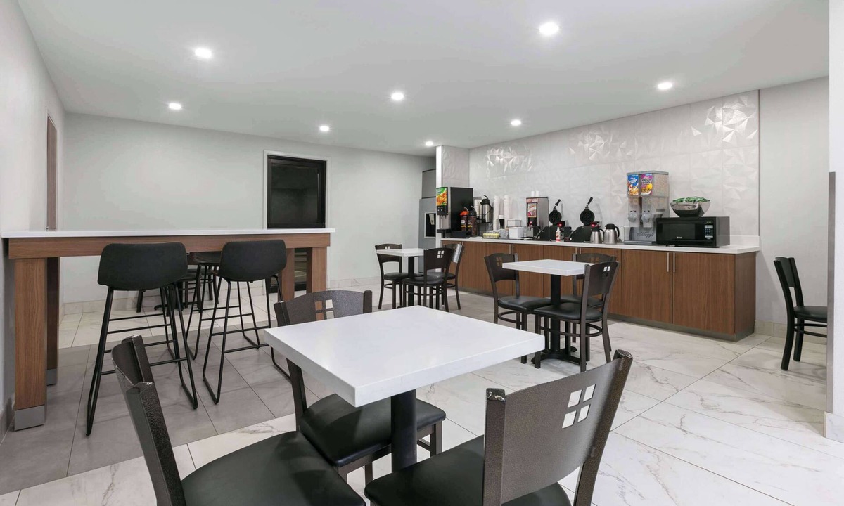 Grapevine Hotel | Super 8 by Wyndham Grapevine/DFW Airport Northwest