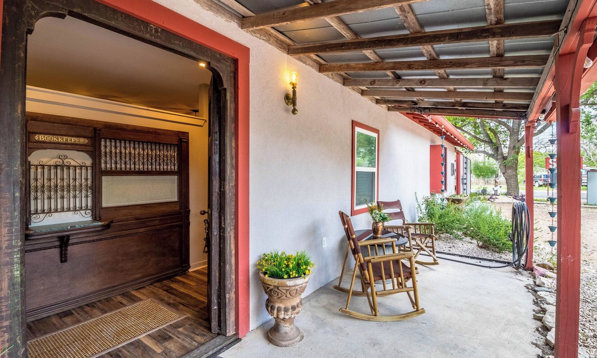 Comfort Apartment | The Bank Vault Casita Stay at Downright Comfort