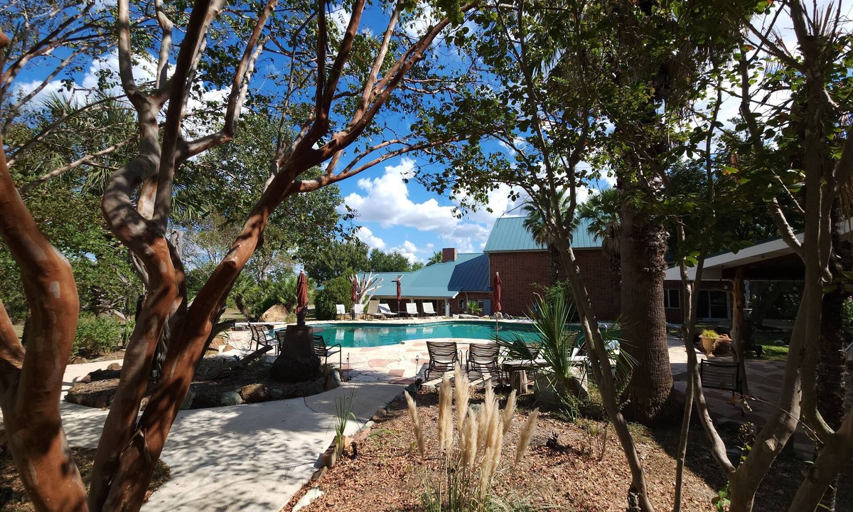 New Braunfels House | ★The BIG HAUS-Texas Oasis★ The LARGEST HOUSE in Comal Co.! Weddings, Events, etc
