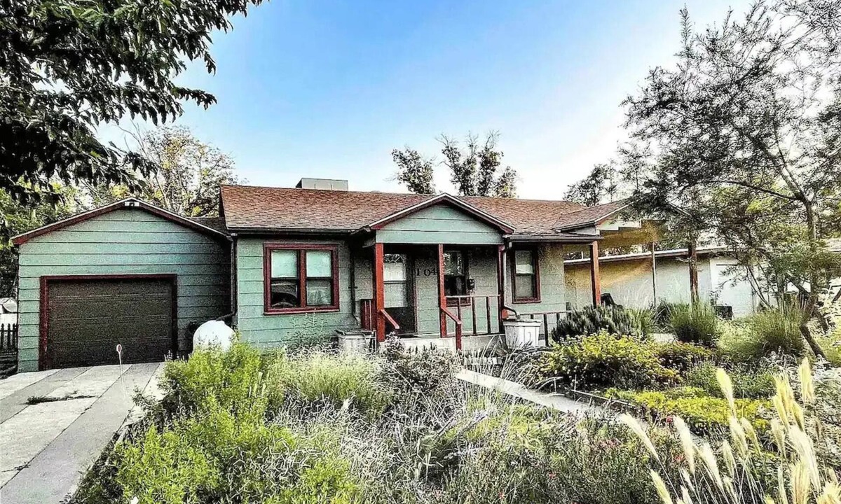 Carlsbad House | The Bird- Lovely 2 Bed Home in the Garden, Great Location