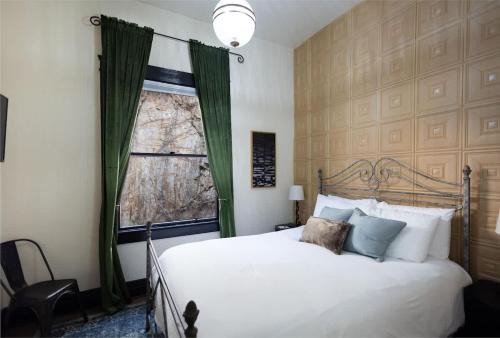 Bisbee Hotel | The Block Basic Room - Queen