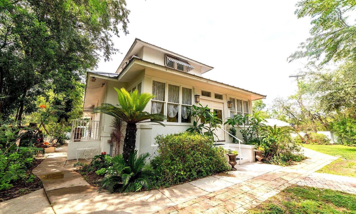 Palmview South House | The Bryan House: Where History & Nature Meet! w/King Bed. Pet friendly!