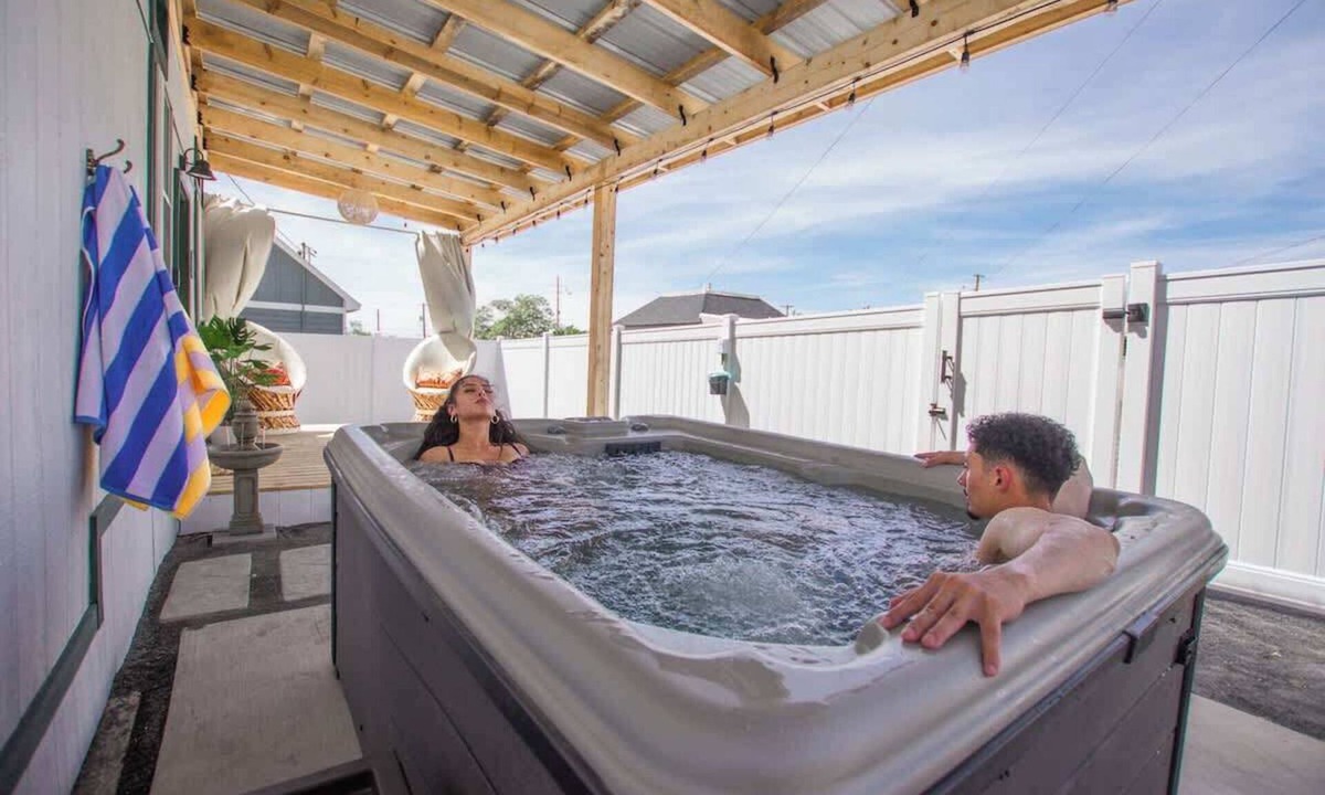 South Broadway House | The Frida Tiny House+Hot Tub+Pet Friendly+No Pet Fee!