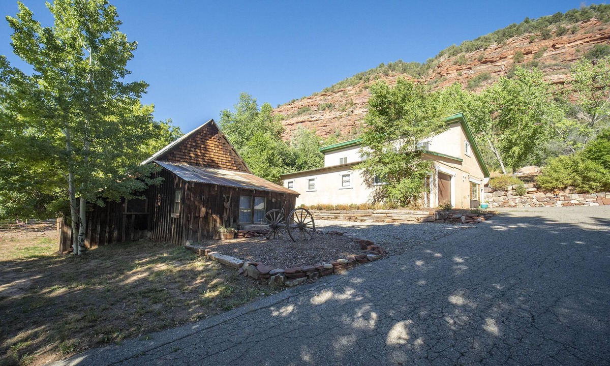 Durango House | The Fun House! Hot tub, Espresso Bar, Views, Foosball, Fire Pit, More!