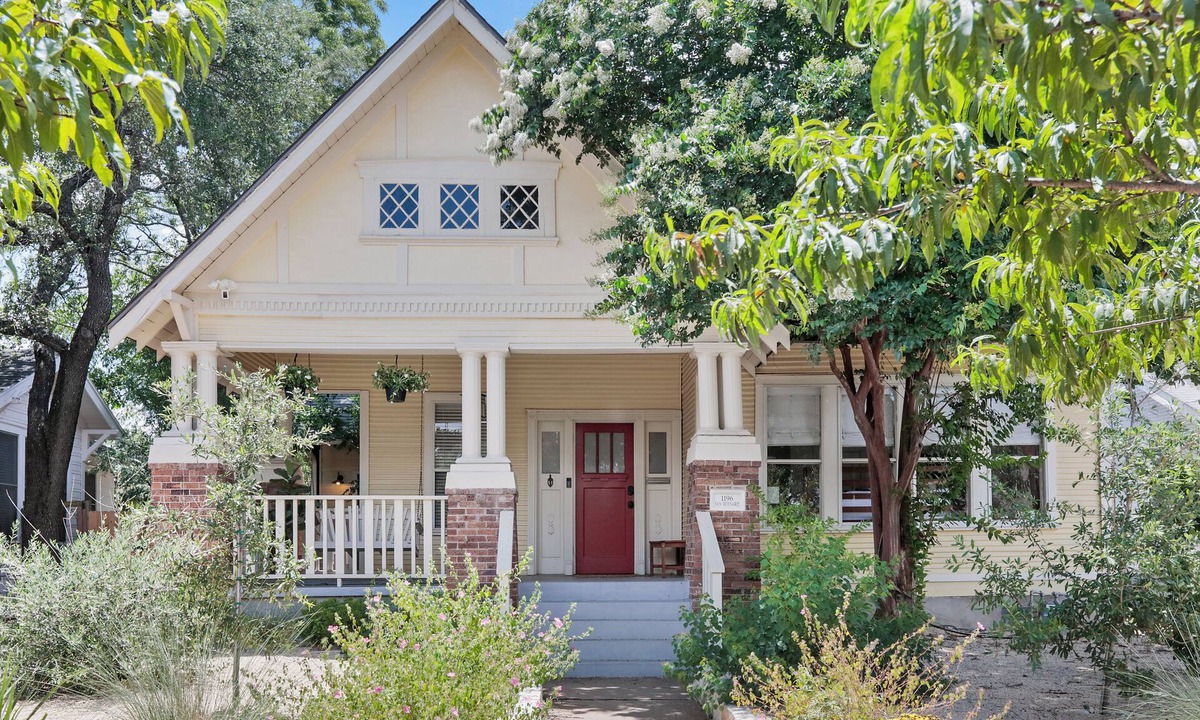 Central East Austin House | The Golden Craftsman l All King Beds l East Austin