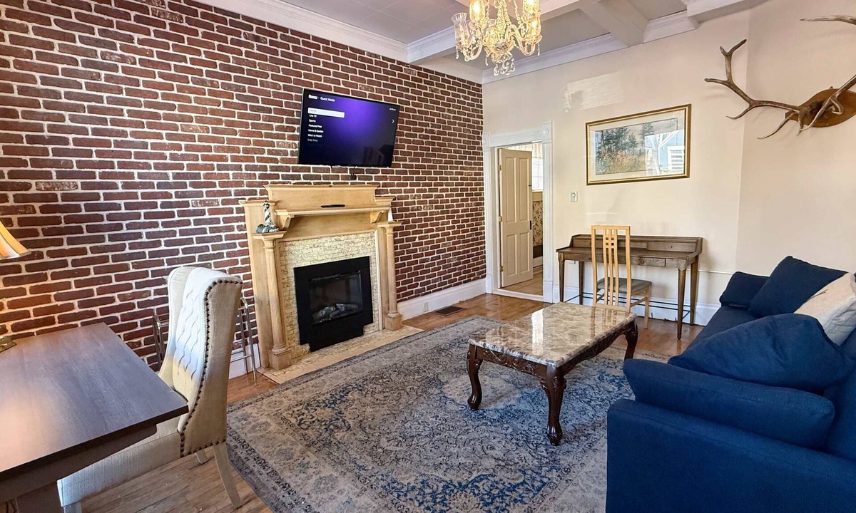 Leadville House | The Governor's Parlor — Historic 1BR in Downtown Leadville, Sleeps 2, Pets OK
