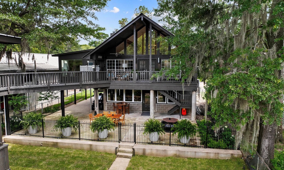 Jefferson House | The Grand Mamou at Caddo Lake - Luxury Living on The Bayou