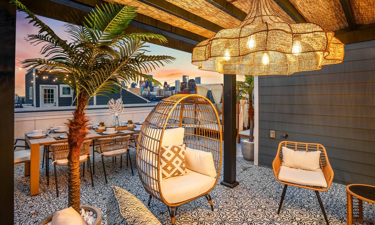 South Central Houston House | The Green Haus: Luxxe Cabana Rooftop Retreat