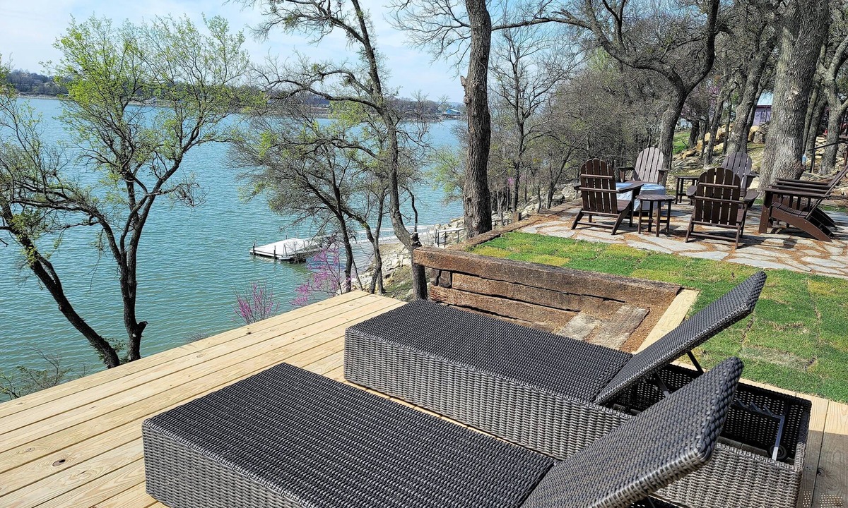 Lake Bridgeport House | The Lookout at Lakewood, Lakefront Paradise with Ultimate Entertainment, Hot Tub and Dock