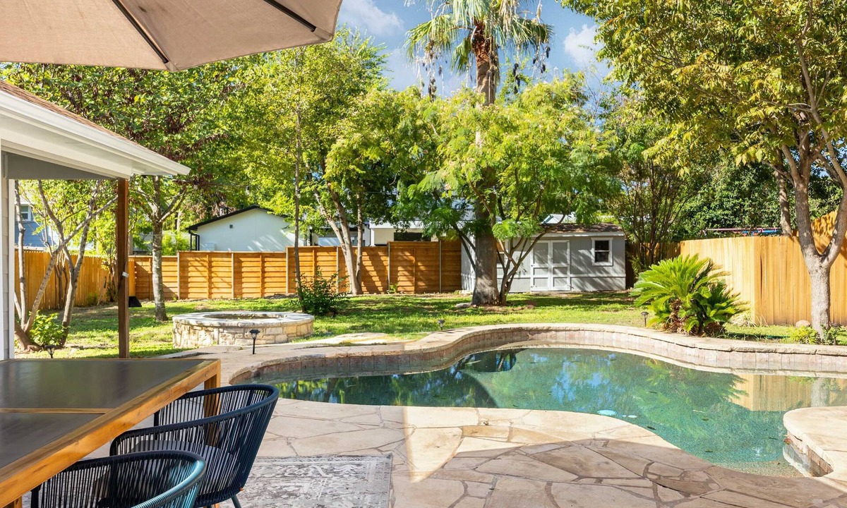 Highland Park West House | The Oak Haven - 3BR with Pool, Billiards & Arcade