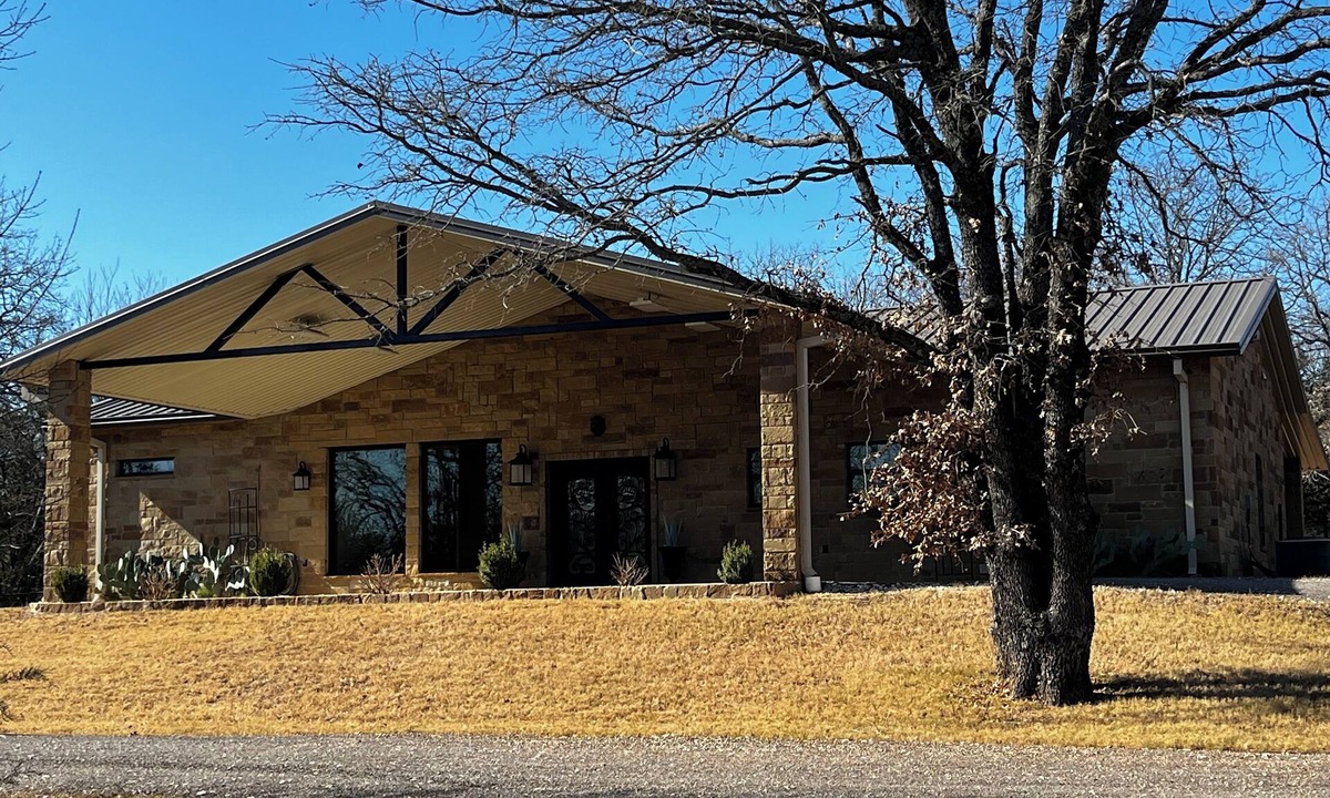 Granbury House | The Oaks, a stunning 2-bedroom 2-bath home on 3 private acres in Granbury