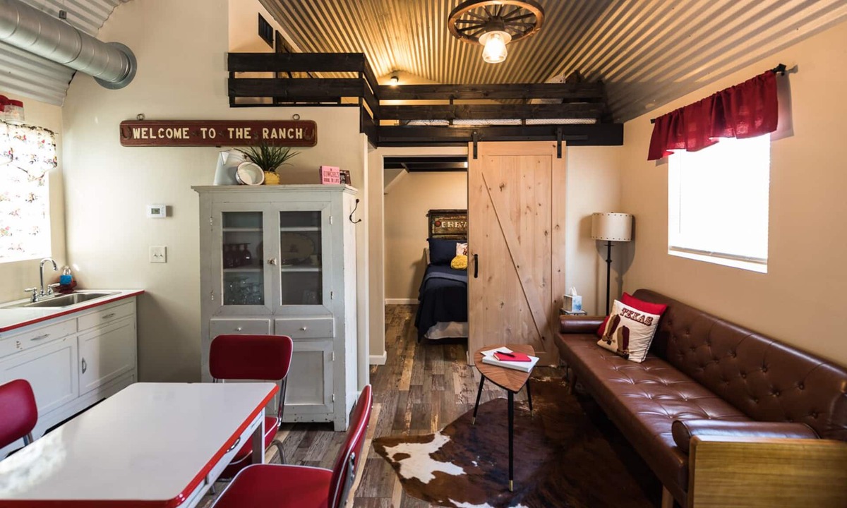 Round Top Cottage | The Ranch Motel. Large cottage in a country setting with pool and hot tub.