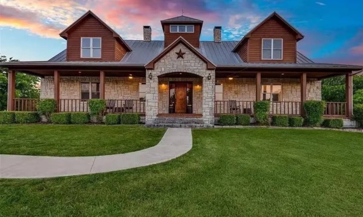 Era House | The Redwood Lodge – On a Majestic 25-Acre Estate