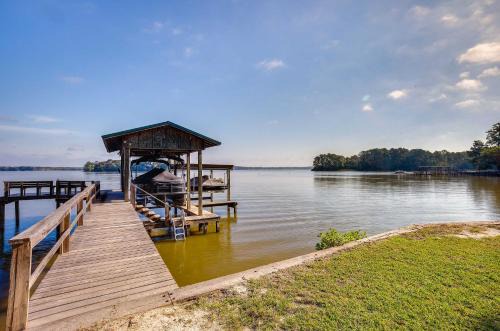 Trinity House | 'The Whacky Shack' Family Cabin w/Fire Pit!
