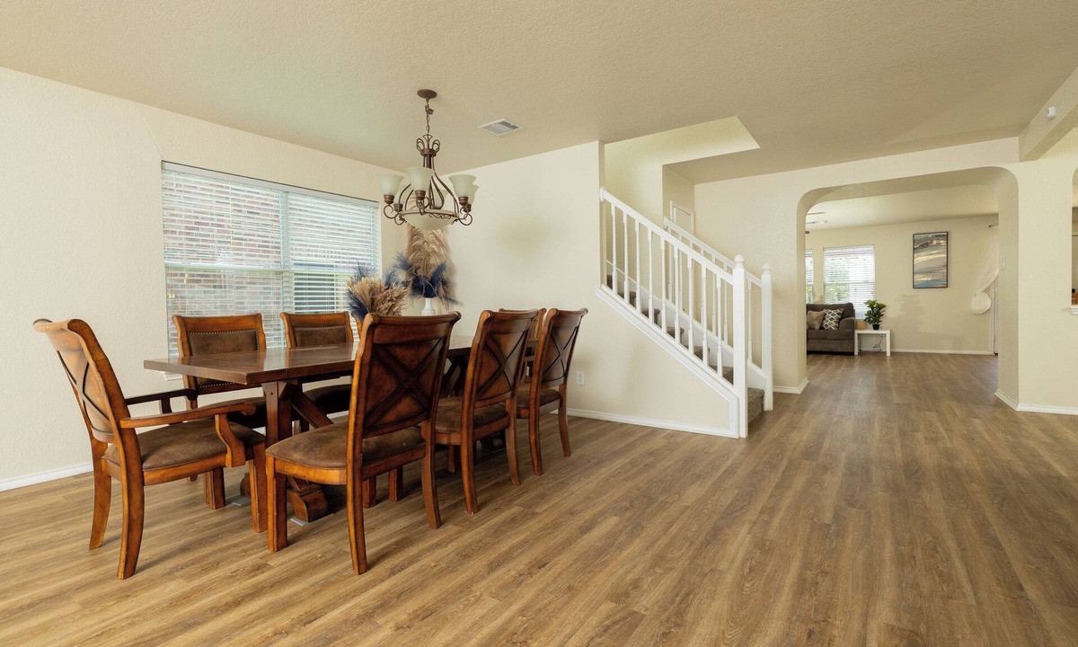 West San Antonio House | This home is minutes away from: SEA WORLD FIESTA TEXAS RIVERWALK 4 JOINT BASES +