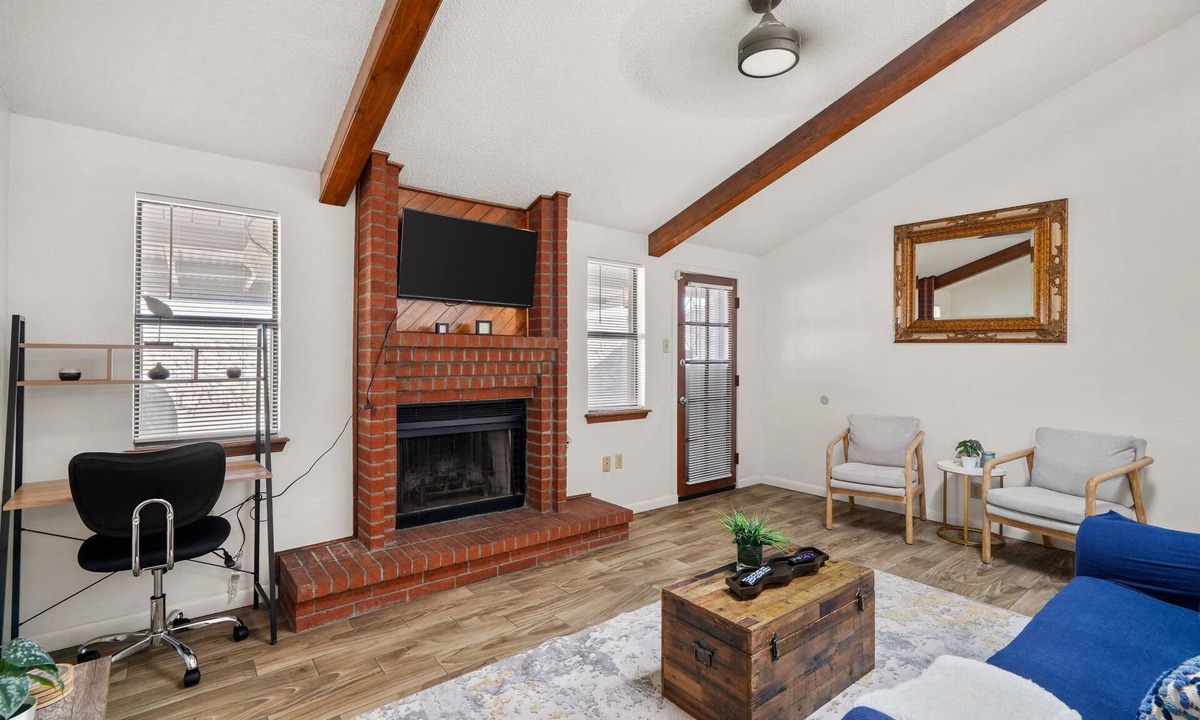 Biggs Field House | This house is a 3 bedroom(s), 2 bathrooms, located in El Paso, TX.