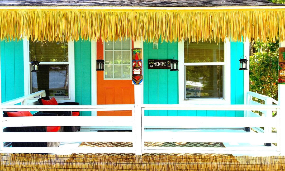 Gordonville House | Tiki Cottage Lake Texoma - Hot Tub & Fun