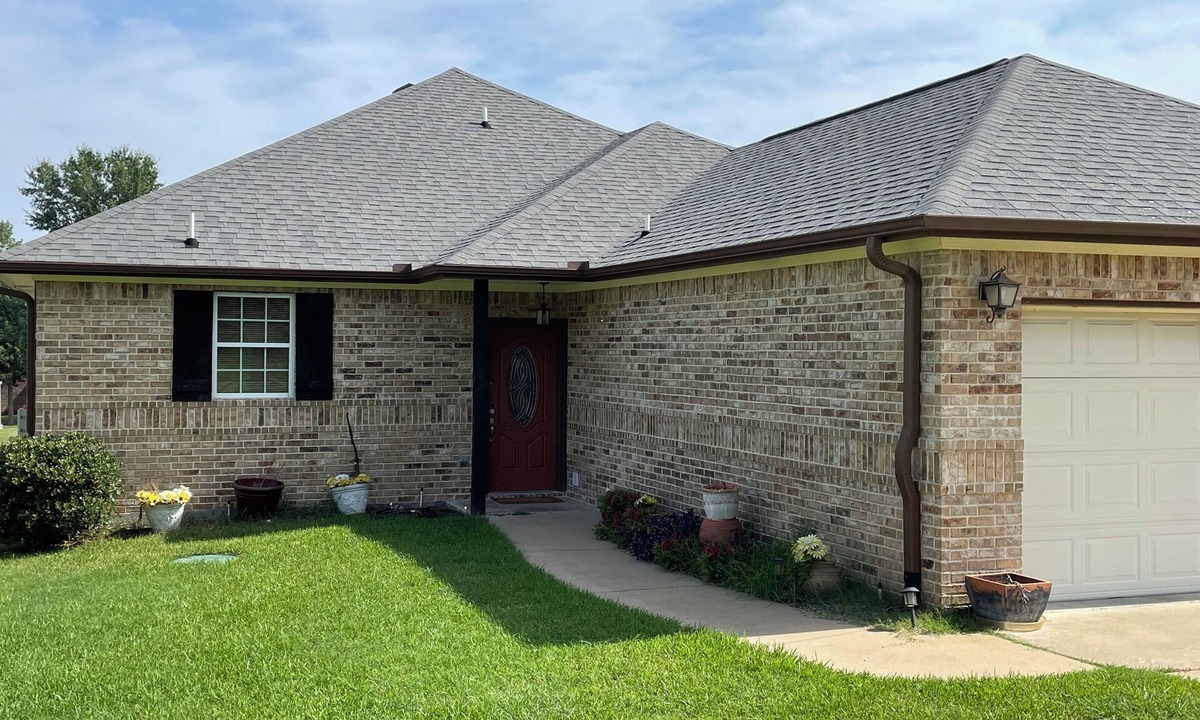 Carolyn Estates House | Tranquility Cove Lakehouse. Hot Tub! Coffee! Beautiful! Close to town!