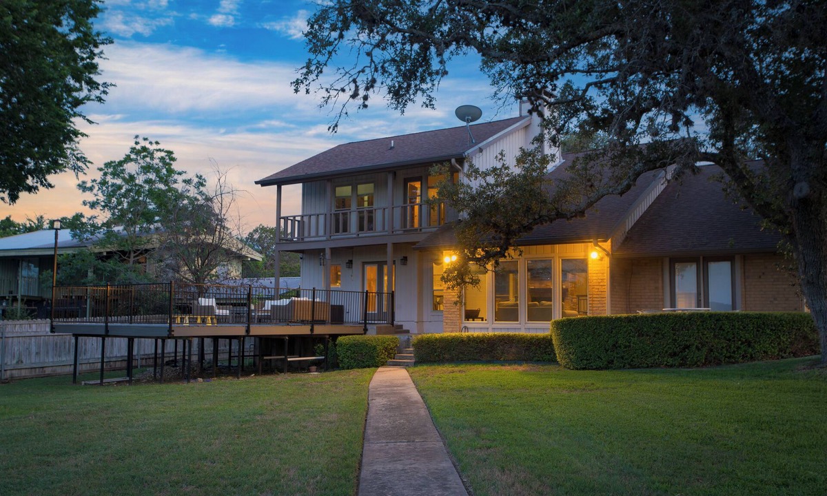Hudson Bend House | Travis by AvantStay | Waterfront Lake Retreat