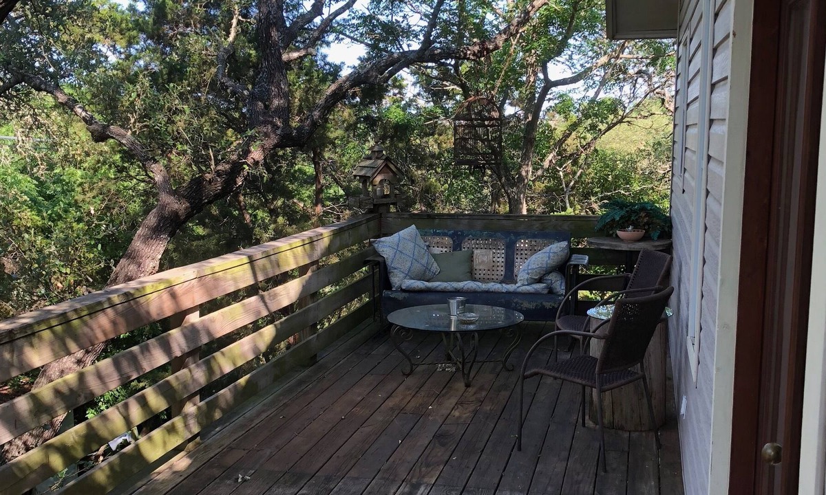 West Oak Hill Apartment | Treetop Cottage, 1BD/1BA 2nd story apartment--quiet and secluded