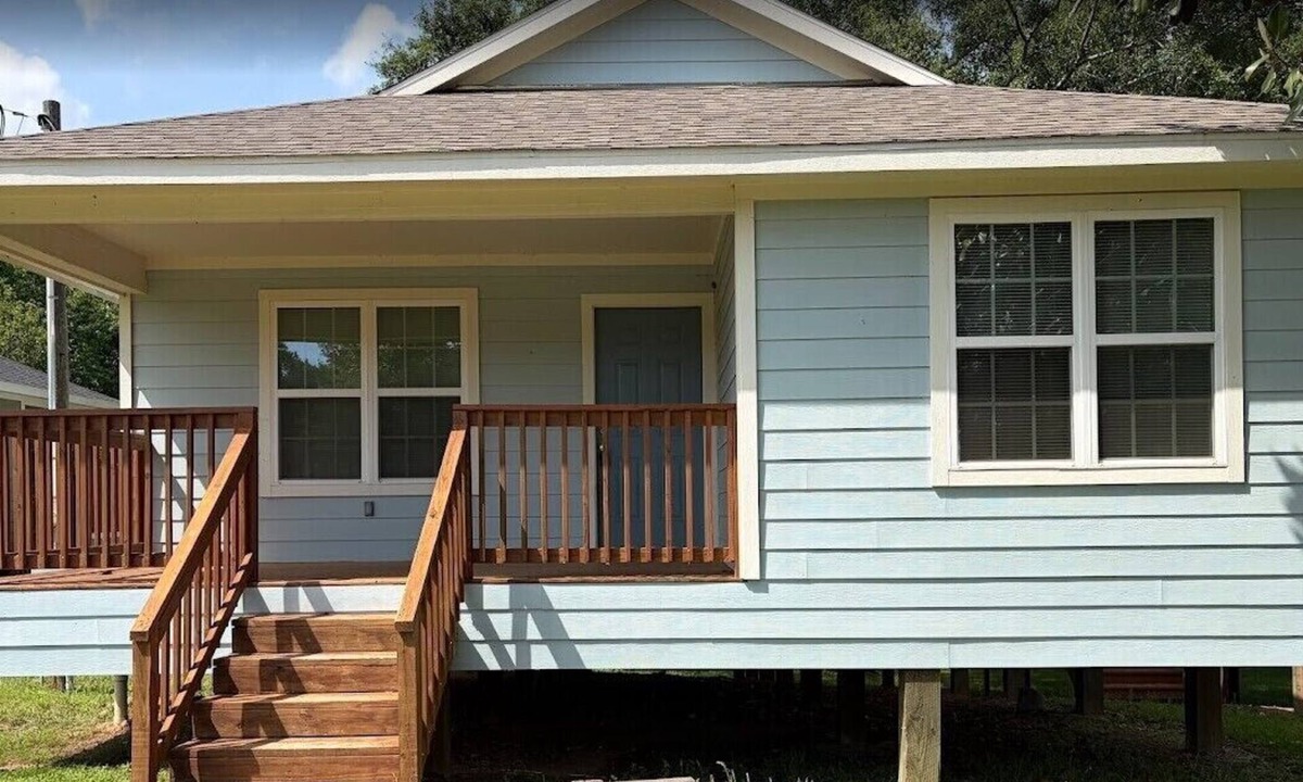 Cleveland House | Tremendous 3-bedroom house with AC in friendly Cleveland. 275