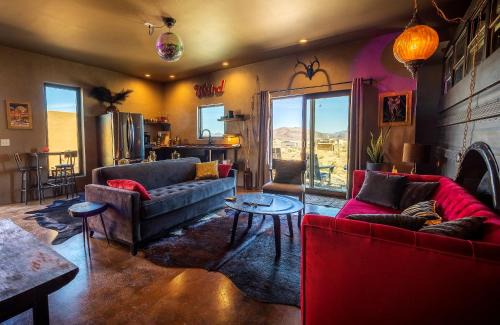 Study Butte-Terlingua House | Unique Cabin - Walk to Ghostown - Near BBNP - Unobstructed Mountain Views - Stargazing