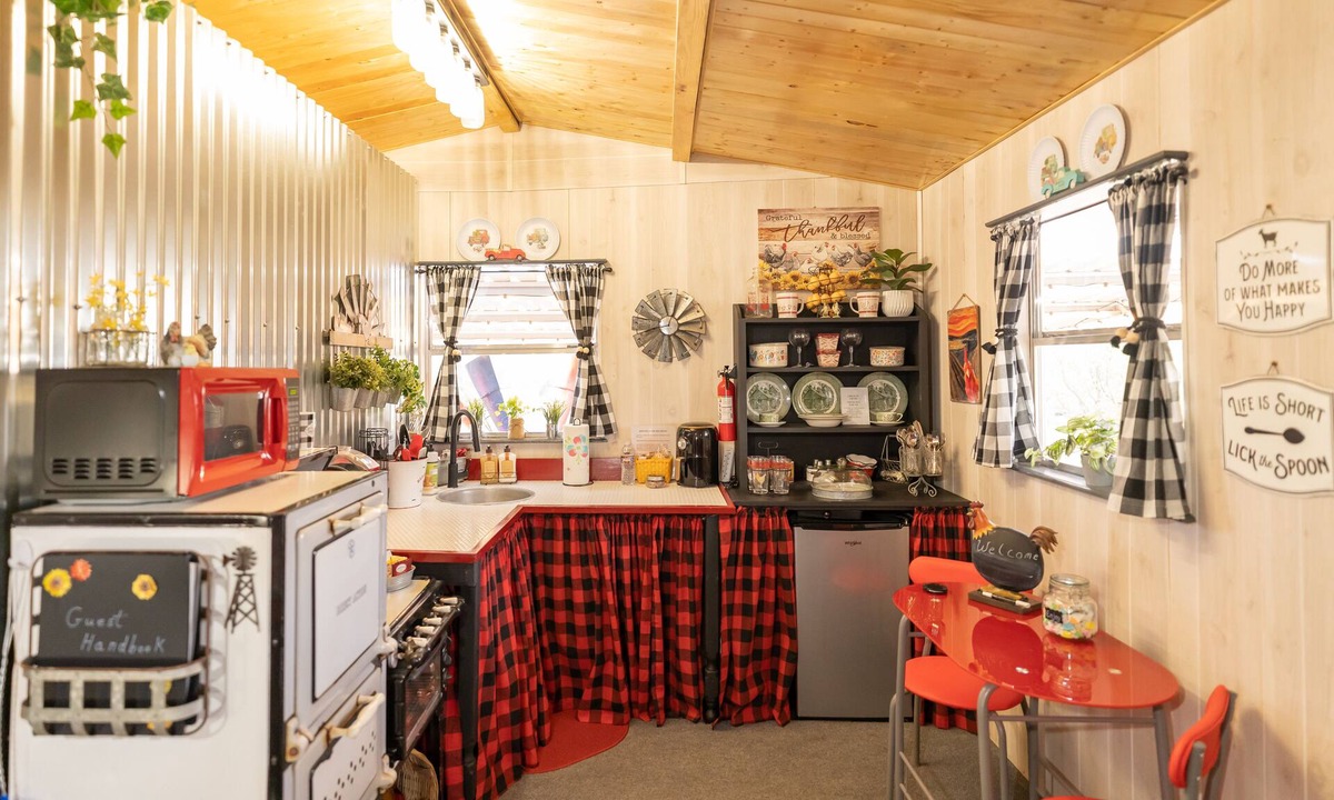 Sweetwater Cottage | Unique Tiny House with Queen Bed, Hot Tub & WIFI in country setting.