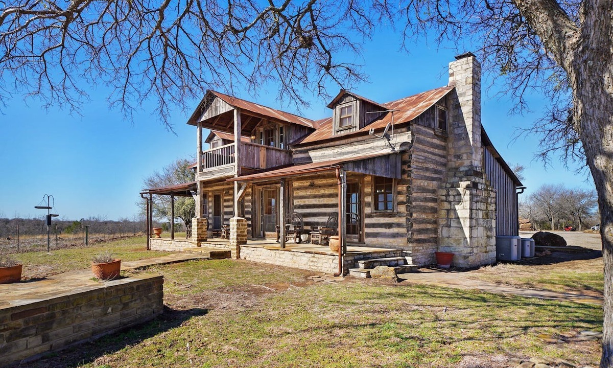 Thurber House | Unplug & RE-Charge, Charming Log Home on 55 acres Family Ranch w stunning views