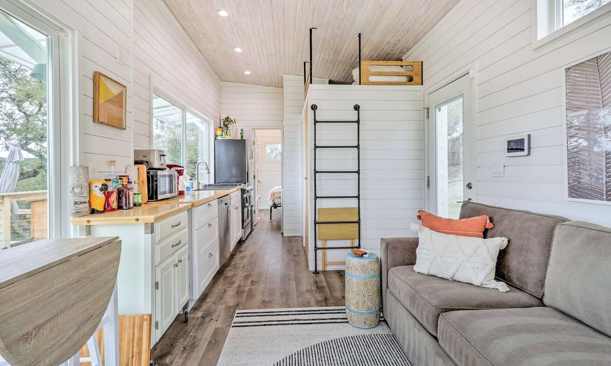 Lakehurst House | Updated Texas Tiny Home Rental on Lake Travis