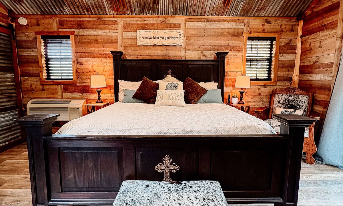 Valley View Cabin | Upper Room - Come explore the wild wonders of Oak Meadow Ranch