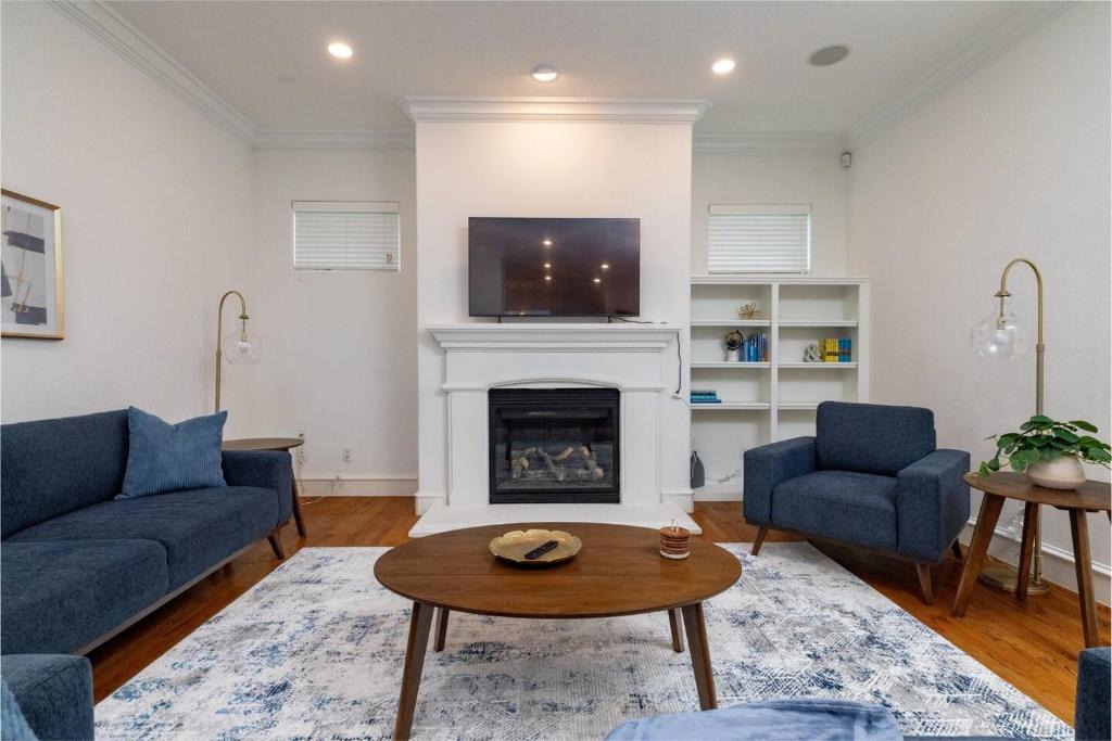 Knox - Henderson House | Upscale 4BR Retreat Sleeps 8 | World Cup Getaway