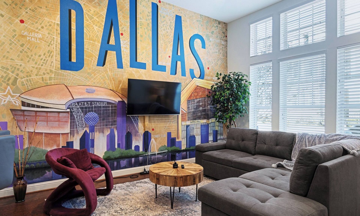 Richardson House | Urban Escape - Your “home” away home and office “20 minutes from everything!