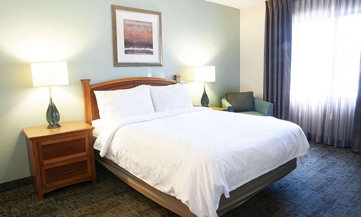 Vance Jackson Apartment | Urban Retreat in the Medical District | 2 Units | Free Breakfast