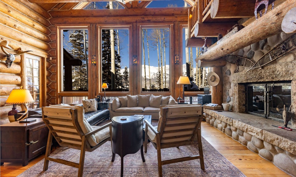 Mountain Village Cabin | Ute Lodge | Hot Tub, Walk to Trails, Big Views!