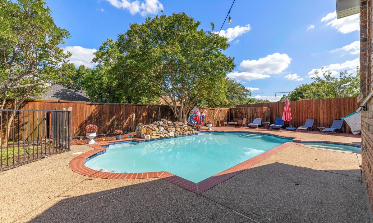 Mesquite House | Velvet Paradise-6 bdrm estate with pool, hot tub, tiki bar and firepit