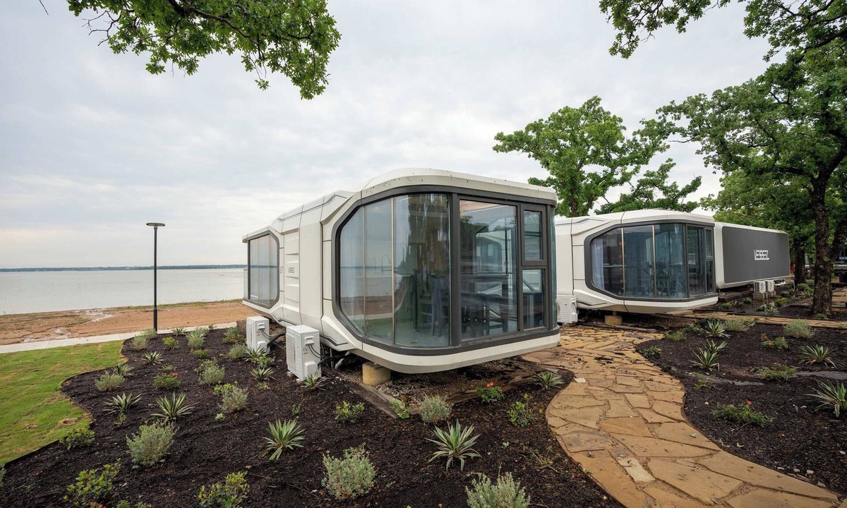 Runaway Bay Apartment | Vessel 9 - Nature Meets Comfort in a Stylish Vessel | BBQ Lakefront AC