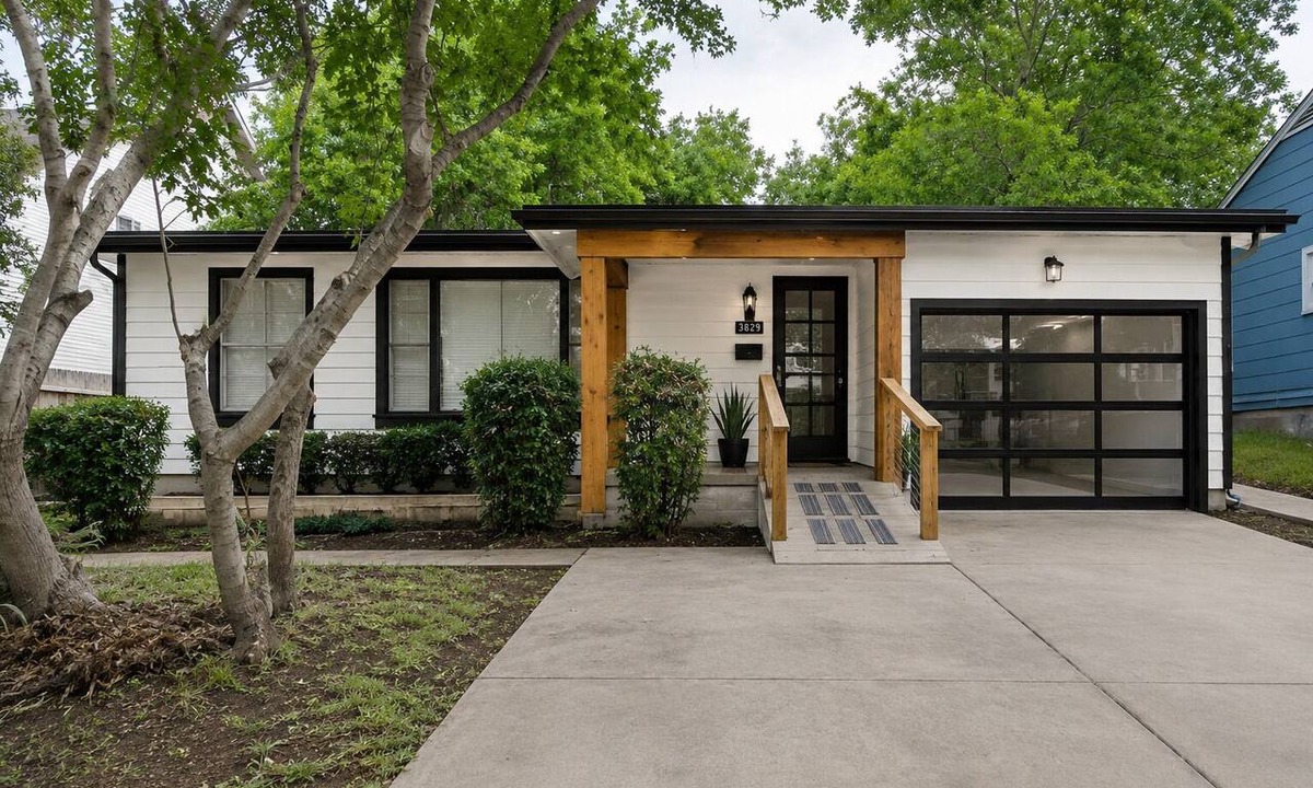 Arlington Heights House | Walk to Dickies&Will Rogers|Guest Suite+Game Room