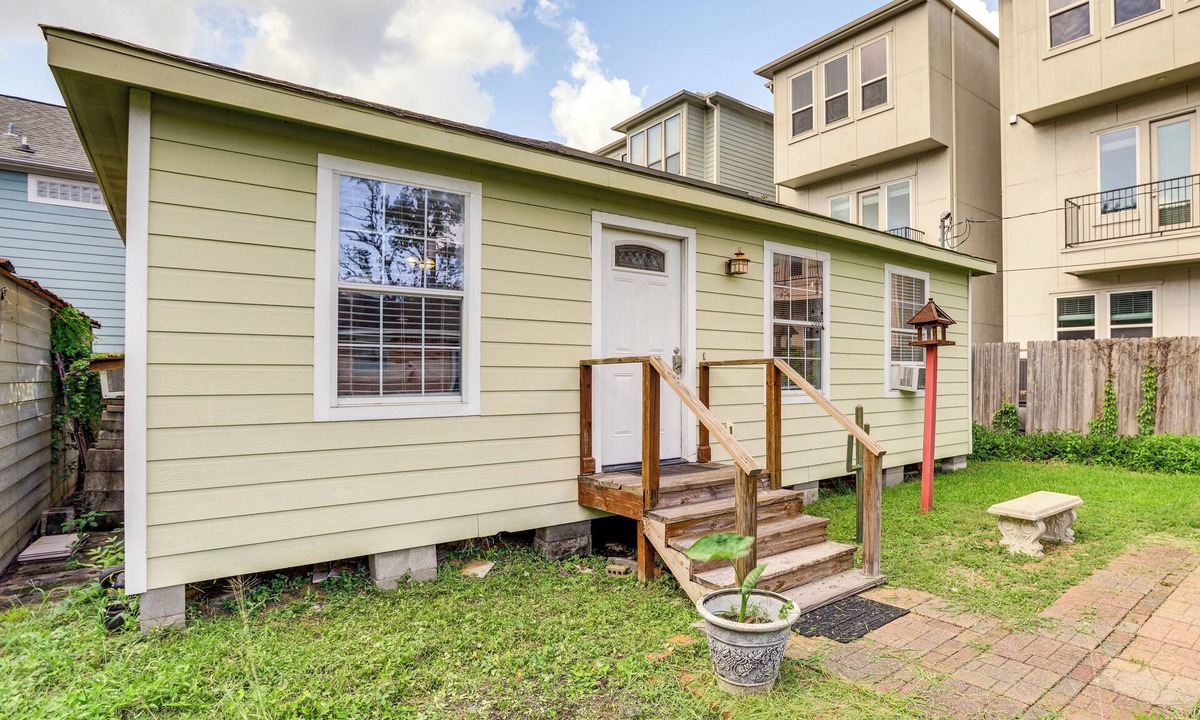 Shady Acres Cottage | Walk to Shops & Dining: Houston Heights Home!