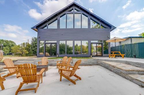 Granbury House | Waterfront Granbury Home w/Electric Fireplace!