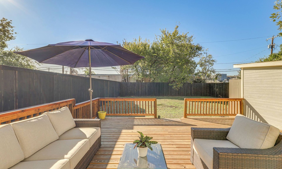 Fort Worth House | Welcome Soccer Fans, Stay Close to the Action