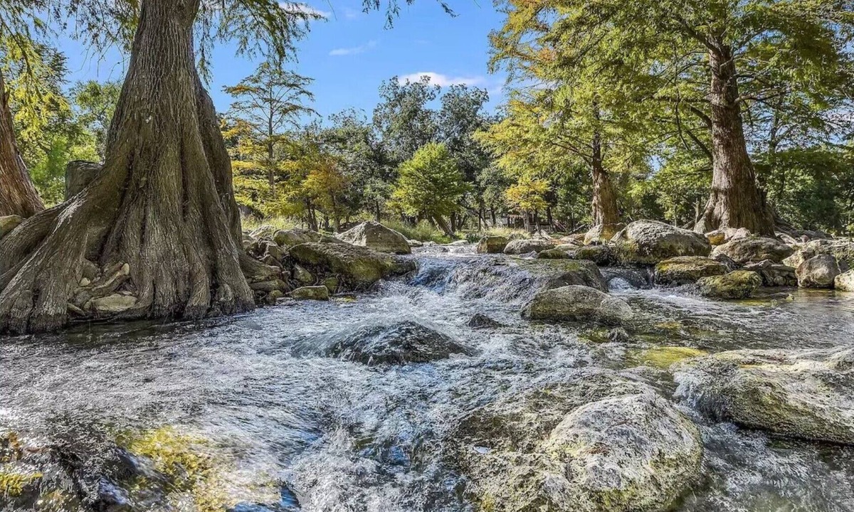 Gruene Condo | Welcome to “Gruene Lily Pad” a new river front condo steps away from Gruene!