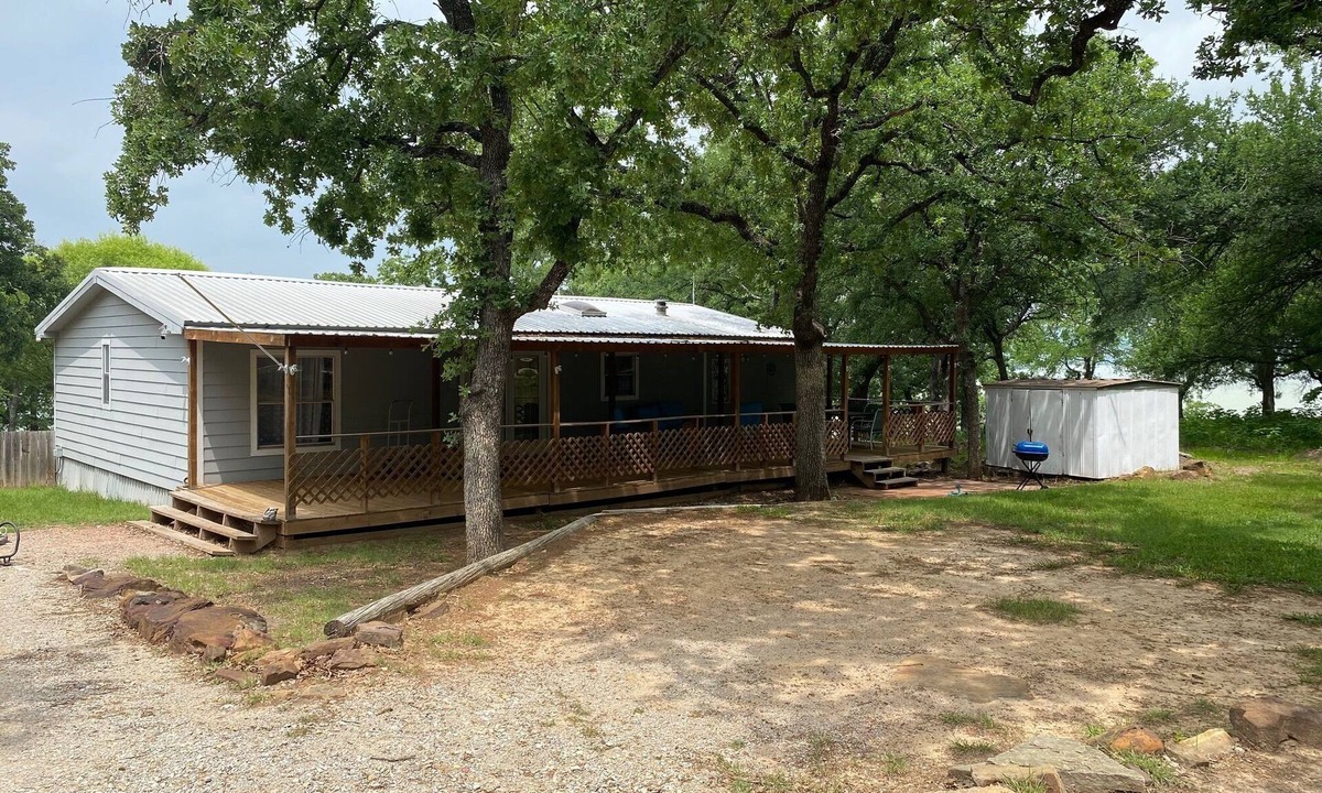 Gordon House | Welcome to Somewhere on a Lake, a 3BR/2BA waterfront retreat on Lake Palo Pinto.