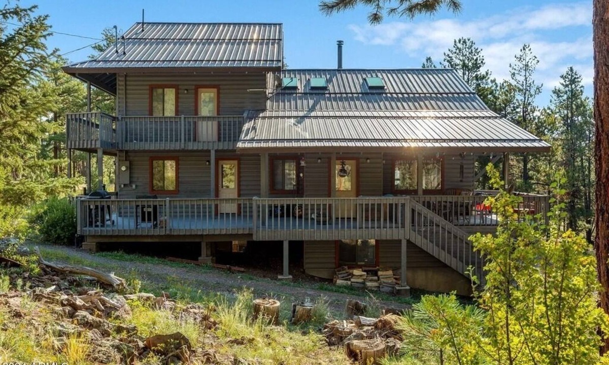 Greer Cabin | Welcome to The Hen House in Greer! Wraparound Porch, Movie Room & Coffee Bar