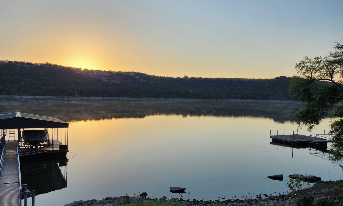 Palo Pinto County Cabin | Wet Feet Retreat! Lake front cabin in quiet cove.